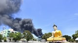 Grossbrand nach Explosion in Chemiefabrik bei Bangkok (Artikel enthält Video)