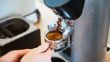 Die besten Kaffeemühlen für aromatischen Kaffee (Artikel enthält Video)