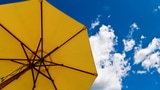 Was tun bei Flecken auf dem Sonnenschirm? (Artikel enthält Audio)