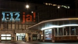 Juso beamen 1:12-Werbeslogans an UBS-Fassade (Artikel enthält Bildergalerie)