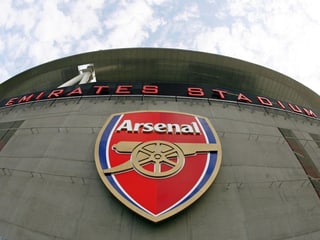 Das Arsenal-Logo am Emirates-Stadion.