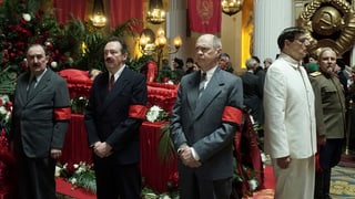 Die Berater Stalins stehen um dessen Sarg herum Die Berater Stalins stehen um dessen Sarg herum