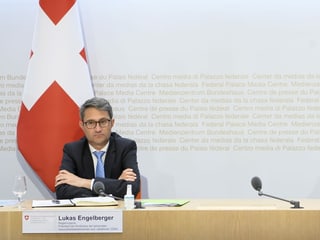 Lukas Engelberger bei einer Pressekonferenz
