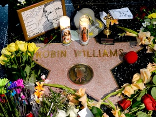 Williams Stern auf dem Walk of Fame in Hollywood ist mit Blumen und Kerzen belegt