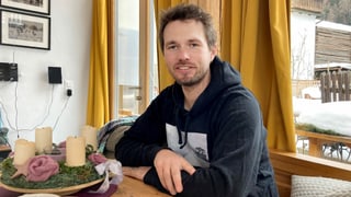 Lukas Züst am Tisch Lukas Züst am Tisch