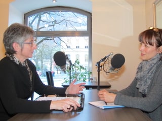 Regierungsrätin Christine Bickel im Gespräch mit Redaktorin Maria Lorenzetti.