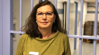 Karin Eggli vor Gittern Karin Eggli vor Gittern