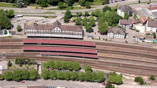 Luftbild vom Bahnhof. Luftbild vom Bahnhof.
