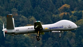 Eine fliegende Aufklärungsdrohne. Eine fliegende Aufklärungsdrohne.