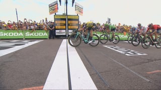 Dylan Groenewegen bezwingt Caleb Ewan. Dylan Groenewegen bezwingt Caleb Ewan.