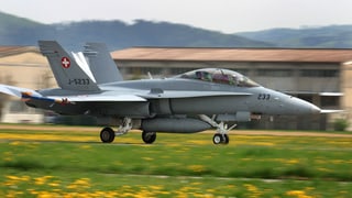 Eine F/A-18 startet in Payerne (VD), Symbolbild