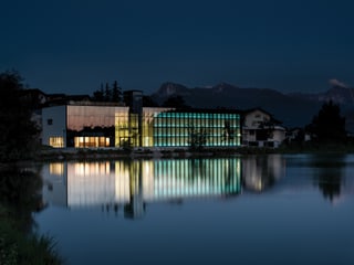 Museum bei Nacht