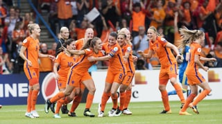 Niederländische Spielerinnen bejubeln einen Treffer im EM-Viertelfinal.