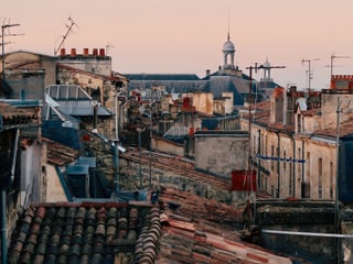 Ein Blick auf die Häuser von Bordeaux. Ein Blick auf die Häuser von Bordeaux.