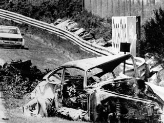 Das Wrack des Porsche, mit dem Herbert Müller kollidierte. Das Wrack des Porsche, mit dem Herbert Müller kollidierte.