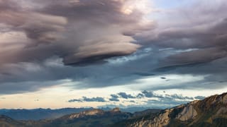 Eine Ufo-Wolke zieht über den Kronberg. Eine Ufo-Wolke zieht über den Kronberg.