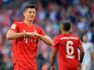 Bayern Münchens Torjäger Robert Lewandowski hat Bundesliga-Geschichte geschrieben. Der Pole traf als erster Spieler überhaupt in den ersten neun Saisonspielen mindestens einmal ins Tor. Damit hat er den früheren Dortmunder Pierre-Emerick Aubameyang, der in der Saison 2015/16 in den ersten acht Spielen immer traf, überflügelt.