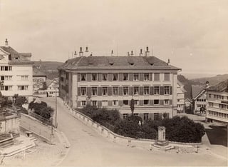 Der Fünfeckpalast um 1894.