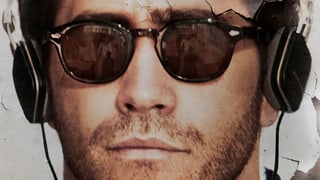 Ausschnitt des Filmposter mit Close-up von Jake Gyllenhaals Gesicht mit Sonnenbrille und Kopfhörern.