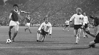 Jürgen Sparwasser schiesst die DDR 1974 mit seinem Treffer zum Vorrundensieg gegen die BRD.