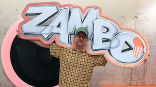 De Michael mit Zambo-Schild auf der Schulter. De Michael mit Zambo-Schild auf der Schulter.