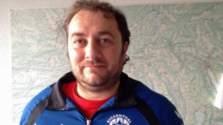 Marco Bodmer vom Handballclub Siggenthal vom Stein steht vor einer Aargauer Karte