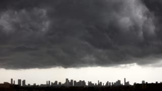 Dunke Wolken über Miami Dunke Wolken über Miami
