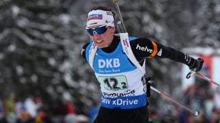 Selina Gasparin während eines Biathlons.