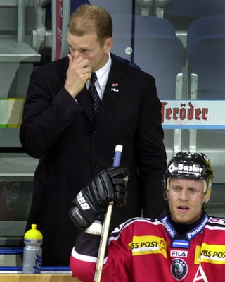 Ralph Krueger und Reto von Arx an der Bande.