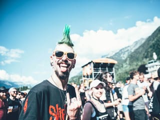 Der gute alte Irokesen-Schnitt gehört zum Greenfield-Inventar.