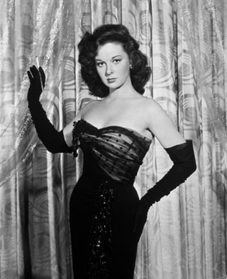 Junge Susan Hayward im Abendkleid Junge Susan Hayward im Abendkleid