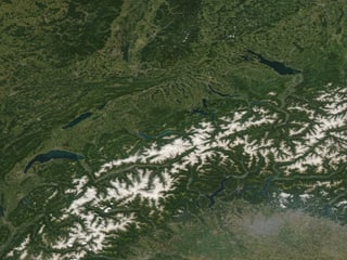 Grünes Satellitenbild der Schweiz