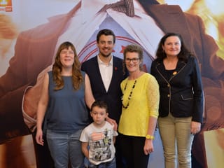 Gruppenbild mit den Nominierten und der Programmleiterin von Radio SRF 1 Heidi Ungerer.
