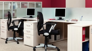 Leere Arbeitsplätze. Leere Arbeitsplätze.