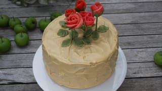 Gewürztorte mit Caramel-Crème.