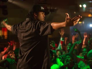 O'Shea Jackson Jr., der in «Straight Outta Compton» seinen Vater Ice Cube spielt, bringt die Zuschauer zum Toben.
