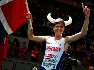 Jakob Ingebrigtsen bejubelt seinen Sieg über 1500 m
