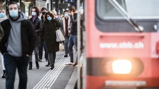 Die SBB muss in Zukunft bei grossen Verspätungen ihre Kunden entschädigen. Die SBB muss in Zukunft bei grossen Verspätungen ihre Kunden entschädigen.