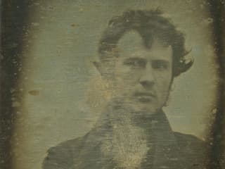 Das erste fotografische Selbstportrait zeigt Robert Cornelius.