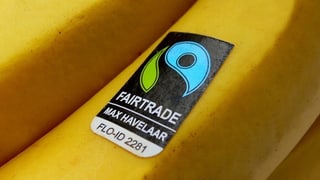 Max-Havelaar-Sticker auf einer Banane