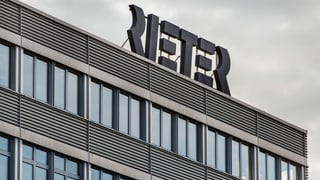 Rieter-Logo über einem Gebäude