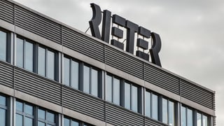 Rieter-Logo über einem Gebäude Rieter-Logo über einem Gebäude
