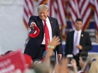 Donald Trump meldet sich vor seiner Anhängerschaft zurück auf der Politbühne. 