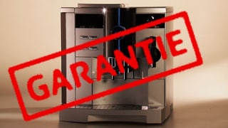 Bild einer Kaffeemaschine, darauf ein Garantie-Stempel