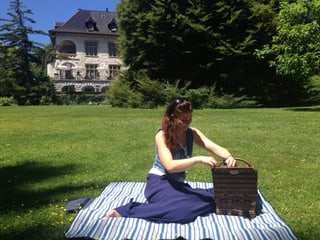 Eines zieht bei einer neuen Bekanntschaft immer, und ist romantisch zugleich: Picknicken im Grünen. Die Villa Boveri am Stadteingang von Baden bietet Platz – und alles, was es dafür braucht.