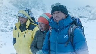 Sherpafamilie inmitten von Eis