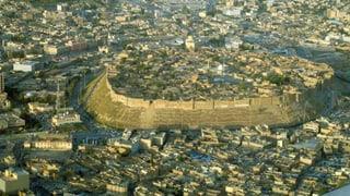 Die Zitadelle ragt 30 Meter über der lärmenden Stadtmitte von Erbil.
