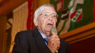 Marc-André Houmard.in einem Lokal.