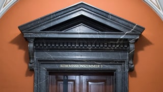 Türe zu Kommissionszimmer im Bundeshaus.