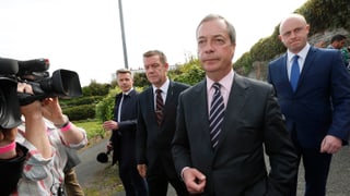 Nigel Farage vor Medienschaffenden.